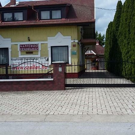 ホテル Napfuerdo Vendeghaz Mezőkövesd エクステリア 写真